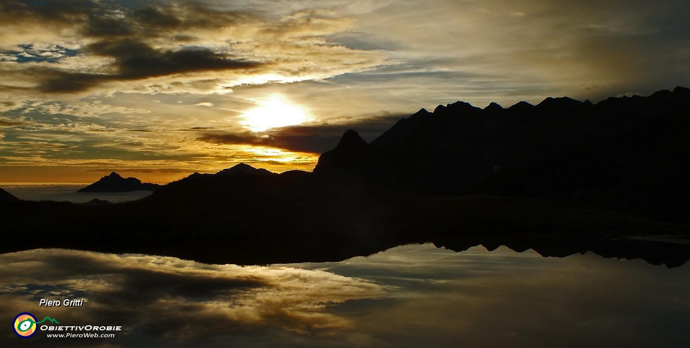 95 Splendido tramonto al laghetto del Monte Avaro.JPG